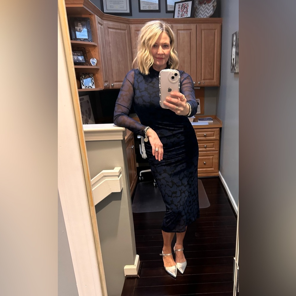 Evereve Navy and Black Long Sleeve Dress